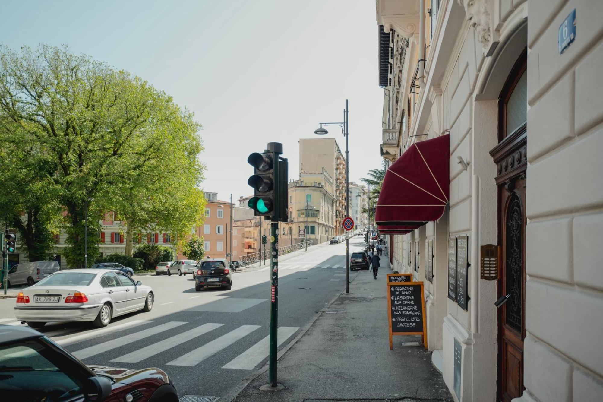 Sunny Vico Apartment Trieste Dış mekan fotoğraf